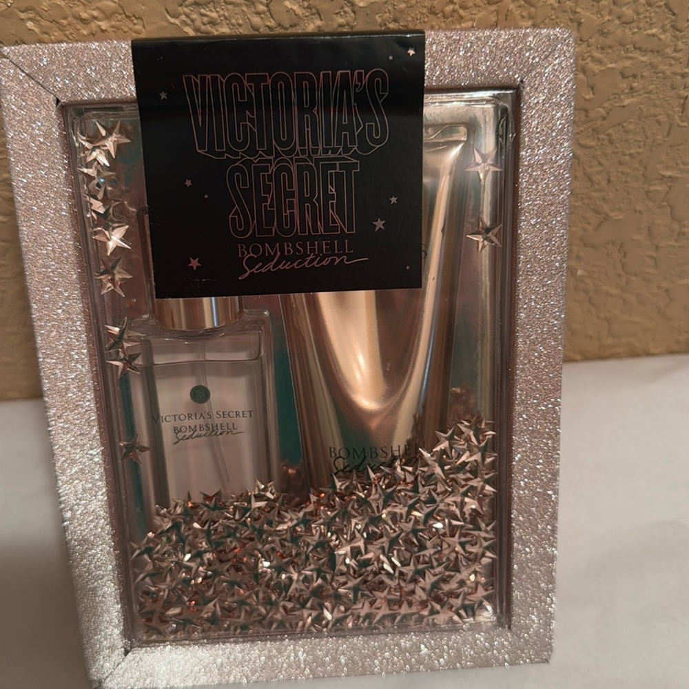 NWT Victoria’s Secret Bombshell Seduction Fragrance mist & lotion & gold stars